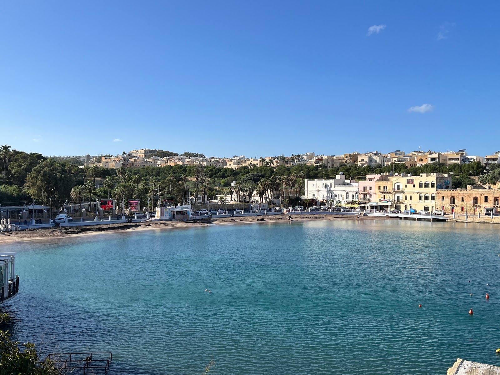 Fotografie cu St George's Bay și așezarea