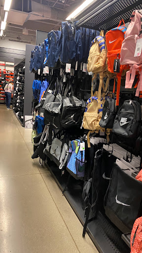 Shopping Mall «Fashion Outlets of Chicago», reviews and photos, 5220 Fashion Outlets Way, Rosemont, IL 60018, USA