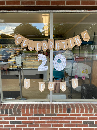 Donut Shop «Neils Donuts», reviews and photos, 83 N Turnpike Rd, Wallingford, CT 06492, USA