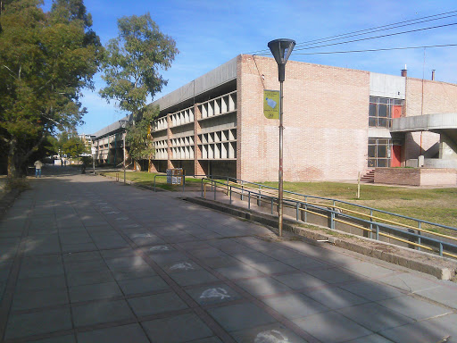 Facultad De Ingenieria - Edificio De Aulas