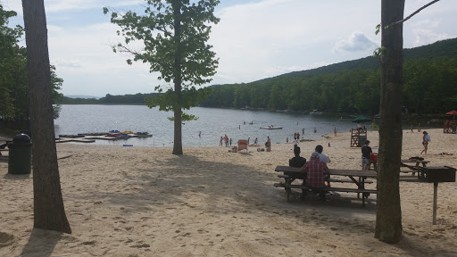 Golf Shop «Eagle Rock Golf Clubhouse & Pro Shop», reviews and photos, 191 Turnberry Ln, Hazle Township, PA 18202, USA