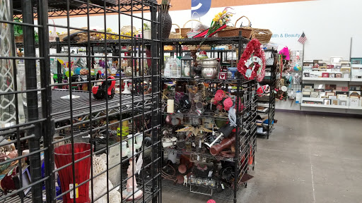 Thrift Store «7th St & Union Hills Goodwill Retail Store & Donation Center», reviews and photos, 710 E Union Hills Dr, Phoenix, AZ 85024, USA