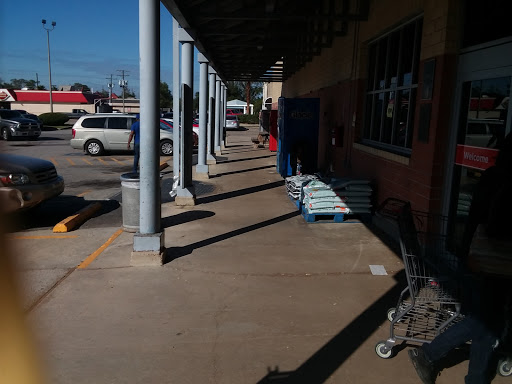 Grocery Store «H-E-B Grocery», reviews and photos, 2424 N 16th St, Orange, TX 77630, USA