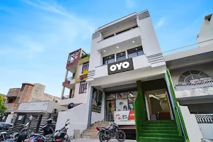 OYO Flagship Hotel Z image