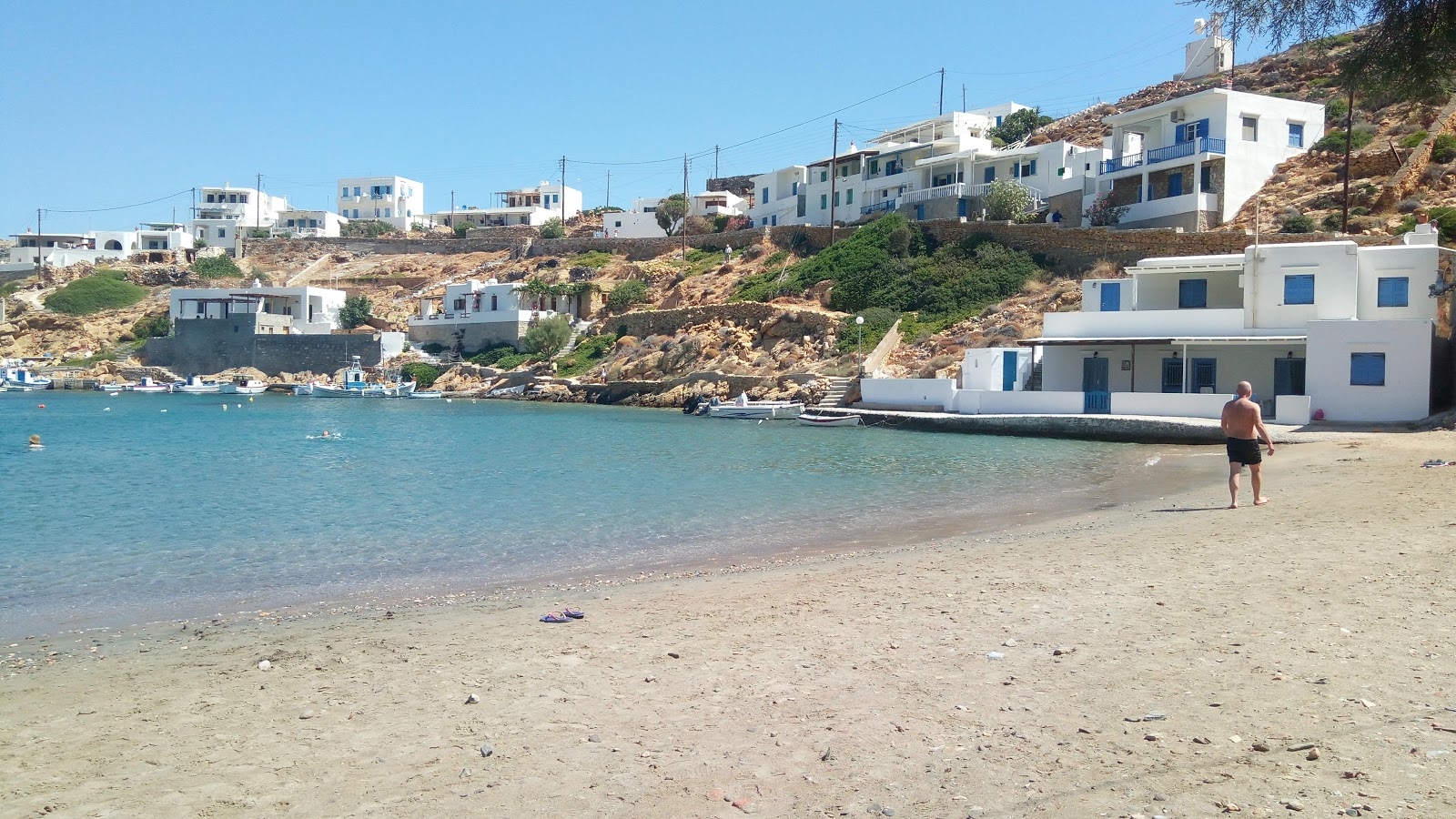 Foto von Cheronissos beach mit sehr sauber Sauberkeitsgrad