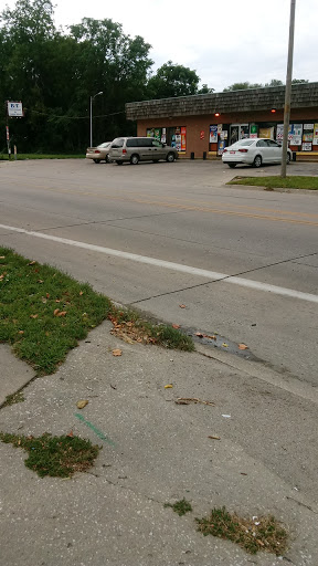 Grocery Store «B & T Convenient & Liquor Store», reviews and photos, 2704 Florence Blvd, Omaha, NE 68110, USA