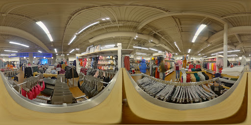 Sportswear Store «Columbia Sportswear Outlet», reviews and photos, 6800 Oxon Hill Rd #600, Oxon Hill, MD 20745, USA