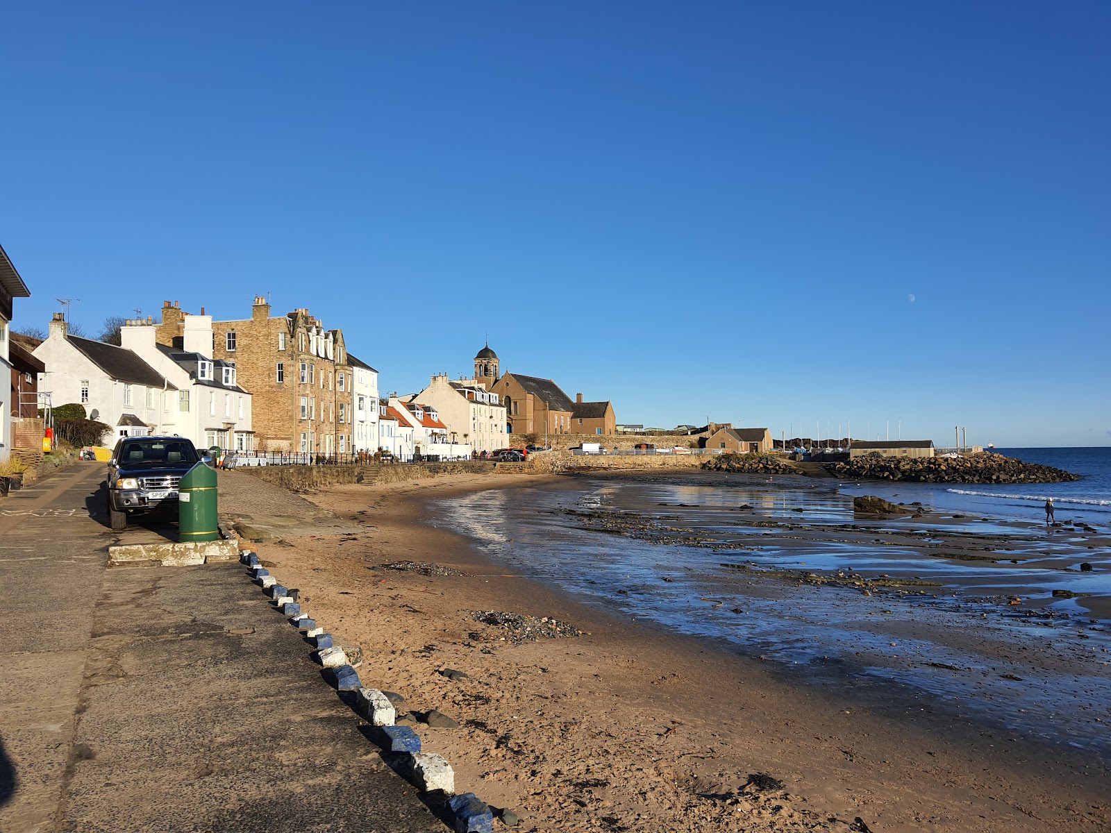 Foto di Kinghorn Beach con molto pulito livello di pulizia