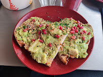 Avocado toast du Restaurant brunch Kozy Kanopé - All day Brunch & Coffee à Paris - n°17