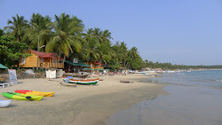 Foto de Palolem Beach apoiado por penhascos