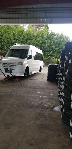 Tire Shop «Les Schwab Tire Center», reviews and photos, 1025 SW Hwy 101, Lincoln City, OR 97367, USA