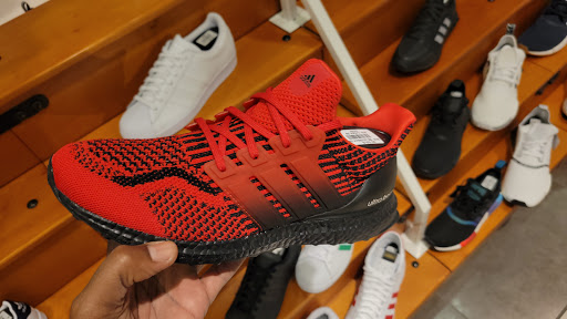 Sporting Goods Store «Champs Sports», reviews and photos, 1189 Glendale Galleria, Glendale, CA 91210, USA