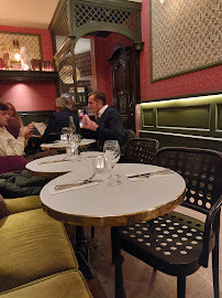 Atmosphère du Restaurant français Madame Charles Café et restaurant à Paris - n°6
