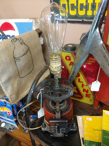 Grocery Store «Troutt Old Time General Store And Market», reviews and photos, 433 N 4th St, Paducah, KY 42001, USA