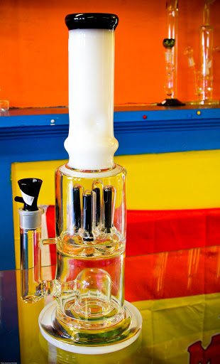 Tobacco Shop «The Bong Smoke Shop», reviews and photos, 225 Lancaster Dr SE, Salem, OR 97317, USA