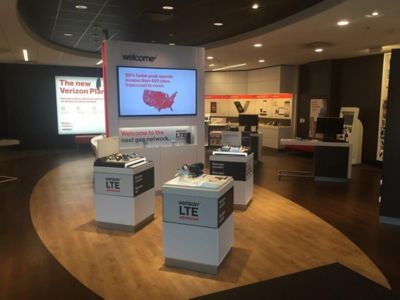 Cell Phone Store «Verizon», reviews and photos, 4965 S 76th St, Greenfield, WI 53220, USA