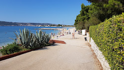 Φωτογραφία του Resnik beach με επίπεδο καθαριότητας πολύ καθαρό