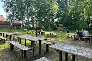 Biergarten im Schloßpark Kühbach image