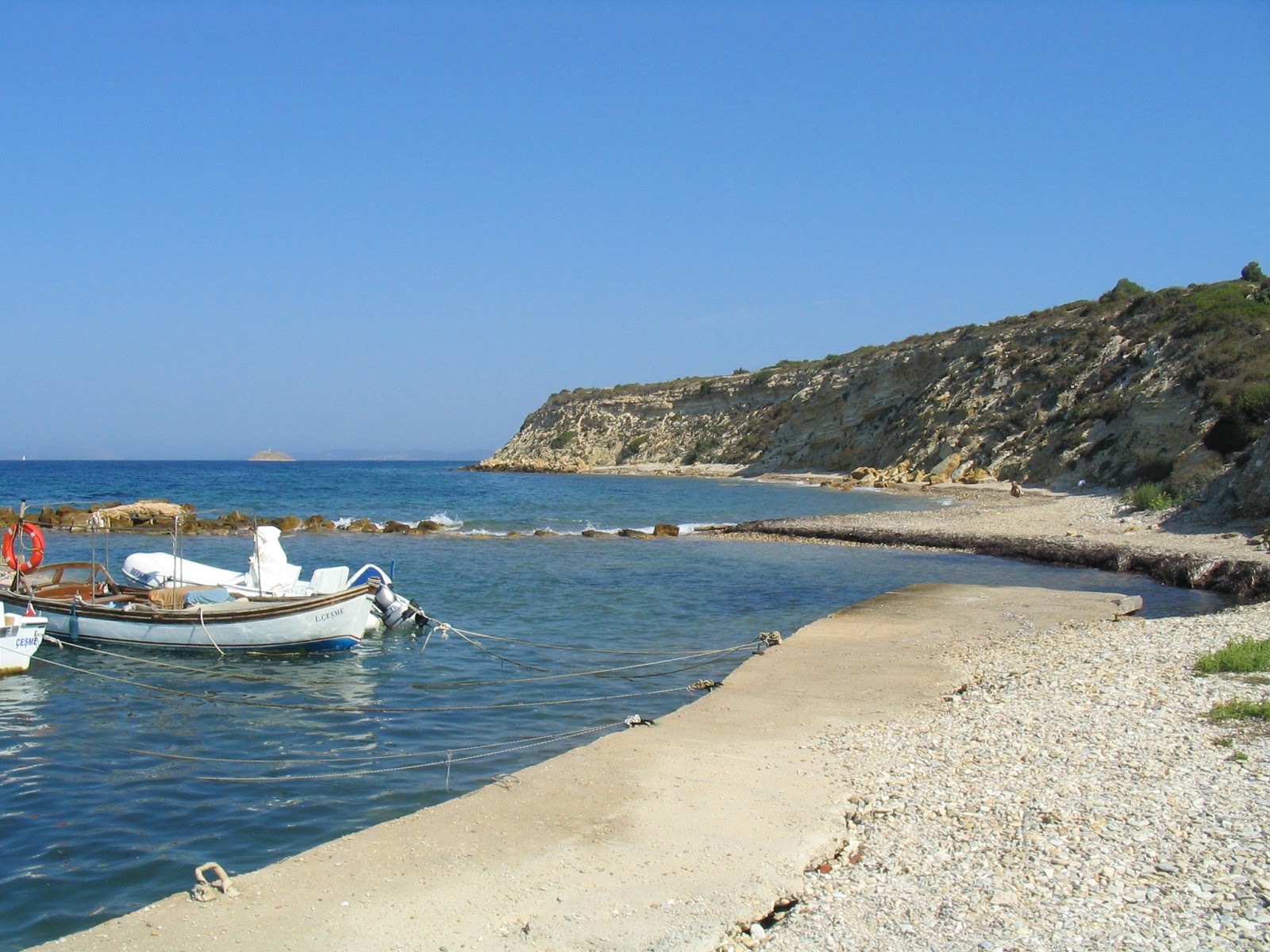 Foto di Sakiz Beach II con una superficie del ciottolo leggero