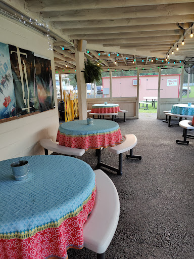 Drive-in Movie Theater «Highway 21 Drive In Movie Theater», reviews and photos, 55 Parker Dr, Beaufort, SC 29906, USA