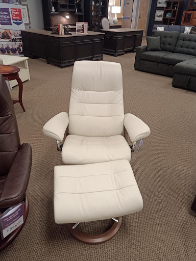 Furniture Store «Raymour & Flanigan Furniture and Mattress Store», reviews and photos, 3375 Berlin Turnpike, Newington, CT 06111, USA