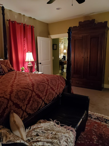 Lodge «The Farmhouse Inn», reviews and photos, 108 W Swan St, Centerville, TN 37033, USA