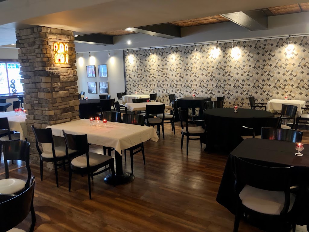 Windows on 4th 17701