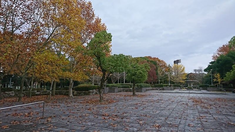 春日公園 展示広場