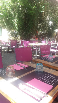 Atmosphère du Restaurant français Restaurant Arles - La Mule Blanche - n°10
