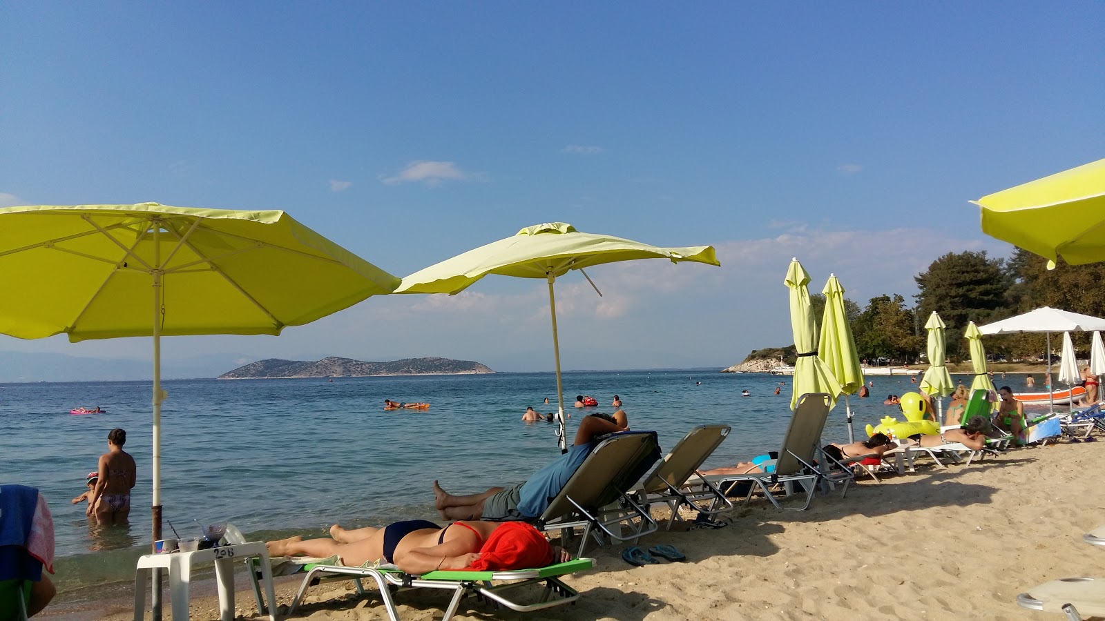 Φωτογραφία του Ftapodi beach και η εγκατάσταση