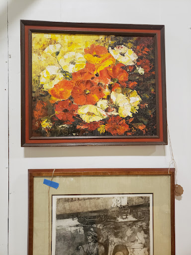 Thrift Store «Second Chances Thrift Store», reviews and photos, 49 Glendale Ave, Asheville, NC 28803, USA