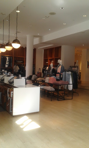 Clothing Store «J.Crew», reviews and photos, 3 W Colorado Blvd, Pasadena, CA 91105, USA