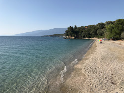 Foto av Marble beach med hög nivå av renlighet