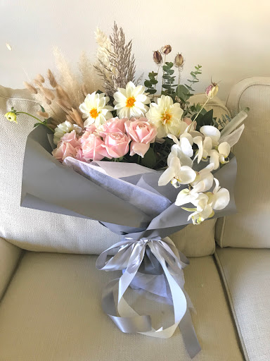 Carolas Floral Designs image