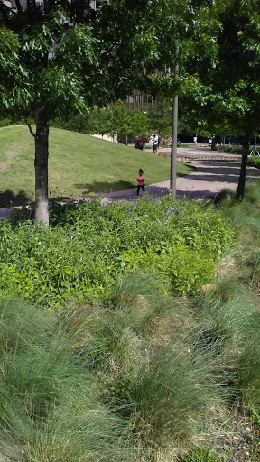 Park «Belo Garden», reviews and photos, 14 Main St & Griffin St. & Commerce St., Houston, TX 77002, USA