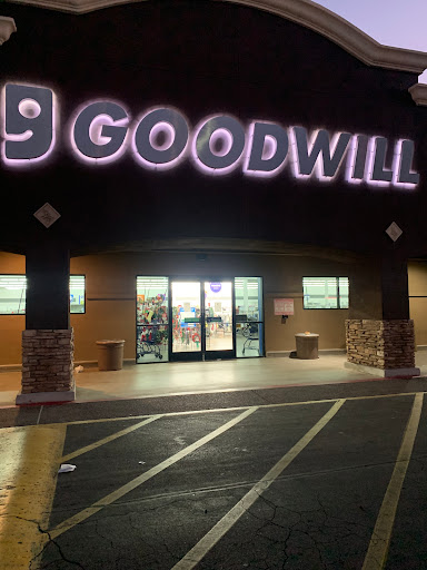 Thrift Store «40th St & Thunderbird Goodwill Retail Store & Donation Center», reviews and photos