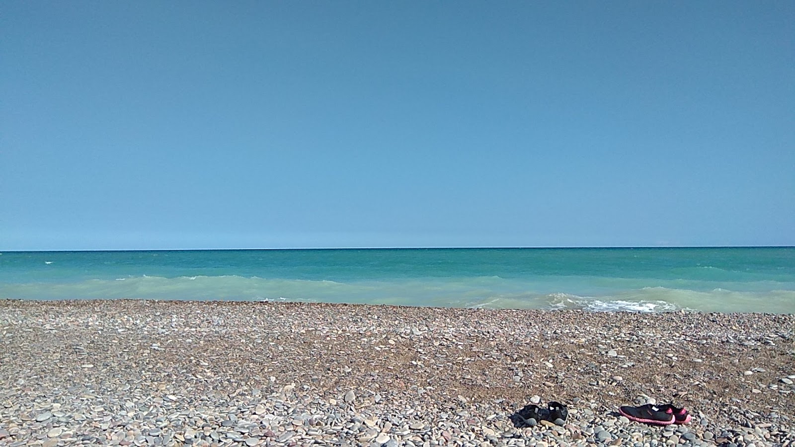 Foto di Malvarrosa Naturista con una superficie del piccoli ciottoli grigi