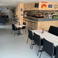 Atmosphère du Restaurant Cafe De La Poste Bar PMU chez Bauer à L'Isle-sur-le-Doubs - n°1