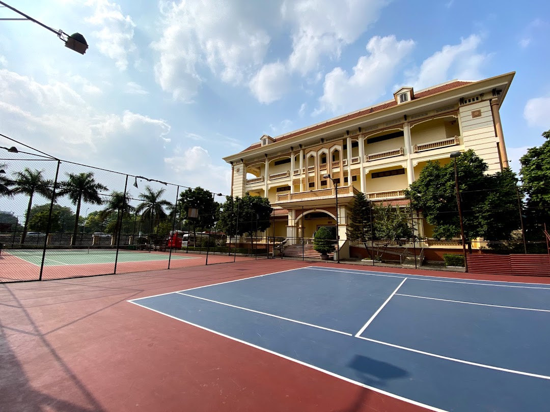 Tennis Bảo Tàng Vũ Khí