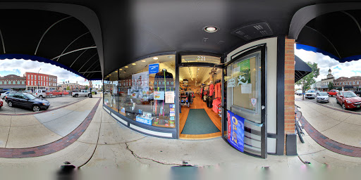 Sporting Goods Store «Geneva Running Outfitters», reviews and photos, 221 W State St, Geneva, IL 60134, USA