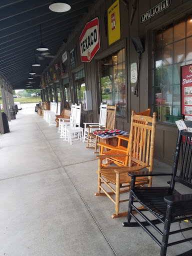 American Restaurant «Cracker Barrel Old Country Store», reviews and photos, 325 Fort Loudoun Medical Center Dr, Lenoir City, TN 37772, USA