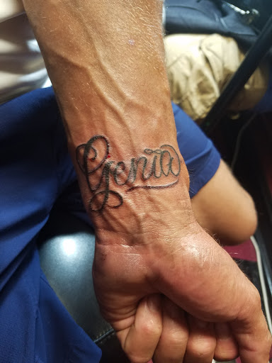 Tattoo Shop «Roselle Tattoo Company», reviews and photos, 25W163 Lake St, Roselle, IL 60172, USA