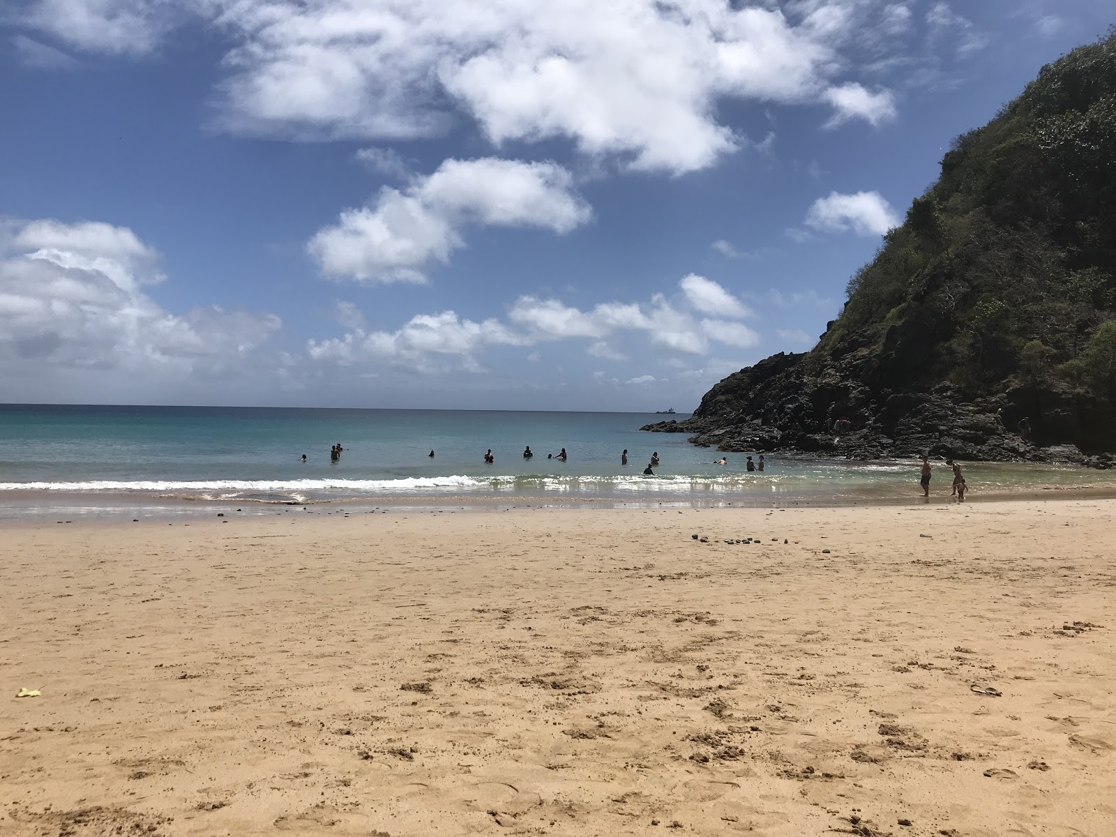 Praia do Cachorro 🏖️ Fernando de Noronha, Brasil - características  detalhadas, mapa, fotos, image size:1600x1200