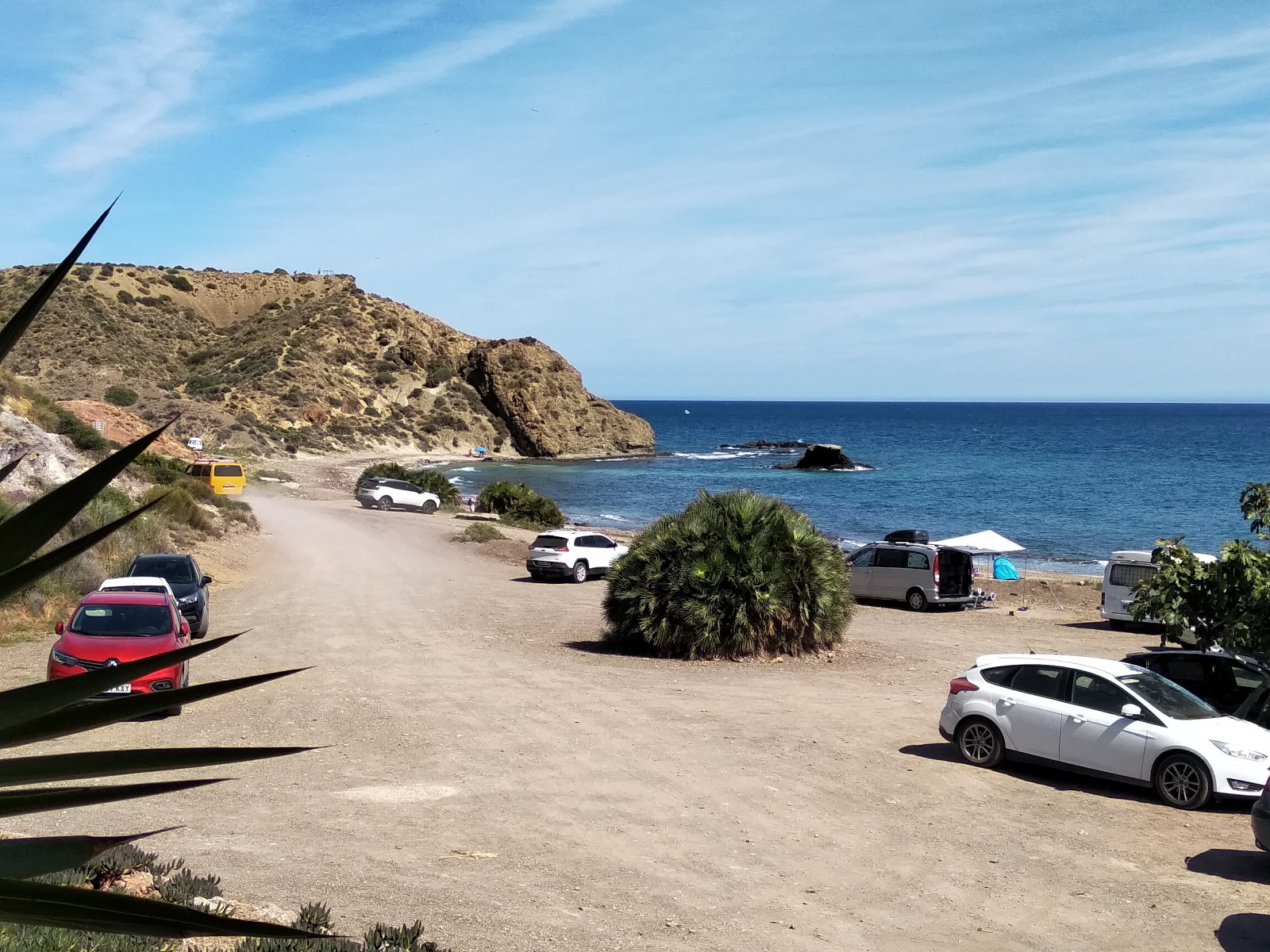 Foto van Playa del Sombrerico met gemiddeld niveau van netheid