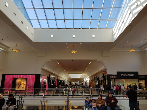 Shopping Mall «Crabtree Valley Mall», reviews and photos, 4325 Glenwood Ave, Raleigh, NC 27612, USA