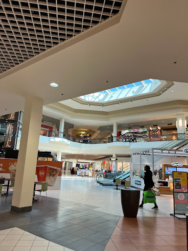 Shopping Mall «North Riverside Park Mall», reviews and photos, 7501 W Cermak Rd, N Riverside, IL 60546, USA