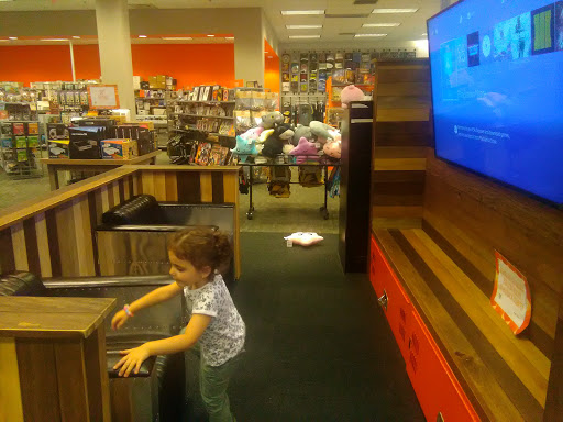 Used Book Store «2nd & Charles», reviews and photos, 45290 Utica Park Blvd, Utica, MI 48315, USA