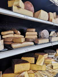 Fabrication du fromage du Restaurant Fromagerie Lion d'or à Gisors - n°10