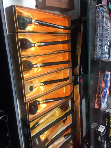 Tobacco Shop «Relax Smoke Shop», reviews and photos, 6 W 39th St, Kansas City, MO 64111, USA