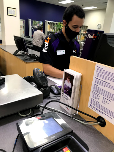 Print Shop «FedEx Office Print & Ship Center», reviews and photos, 137 E Post Rd, White Plains, NY 10601, USA